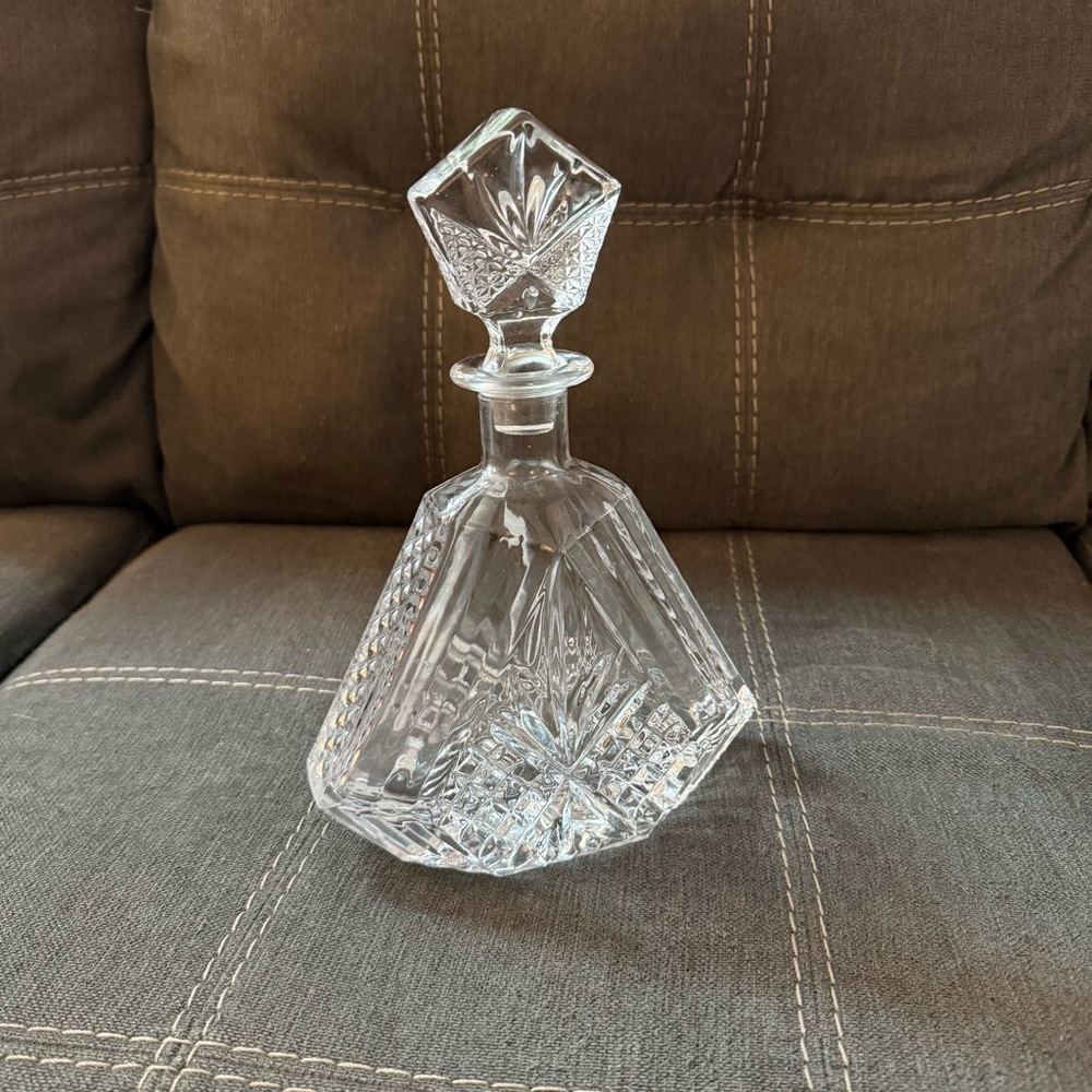 Glass Crystal Decanter for Whiskey & Spirits